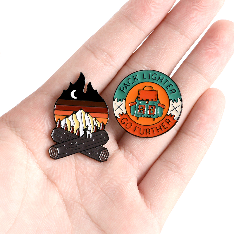 Outdoors Bonfire Enamel Pin Cu - огляд і ціна Outdoor Adventure Friends